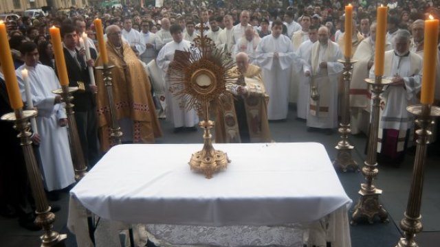 [Fotos] Cardenal Ezzati presidió la fiesta del Corpus Christi por las ...