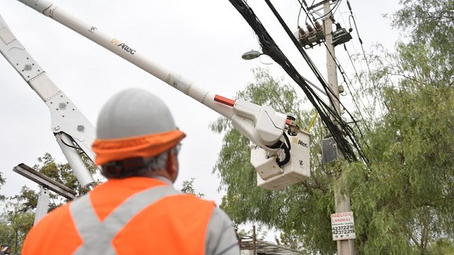 Vecinos de Recoleta cumplen cuatro días sin luz