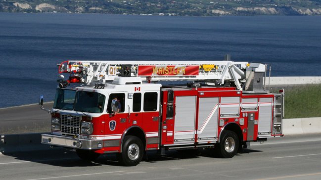Bomberos de Santiago adquirirá 5 nuevos carros portaescalas