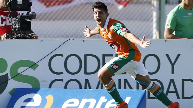 Cobresal oficializó el préstamo de Israel Poblete a Unión Española