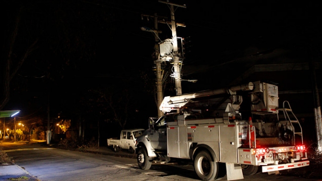 Alcaldes del Maule se querellaron contra CGE por prolongados cortes de luz