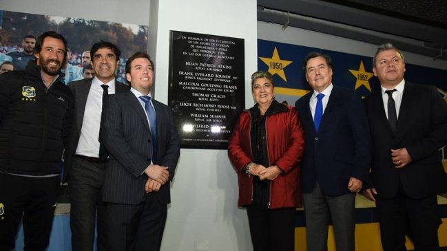 Everton recibió placa conmemorativa desde Inglaterra por su aniversario 108