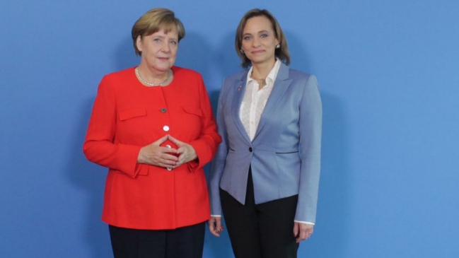 Carolina Goic se reunió en Alemania con Angela Merkel