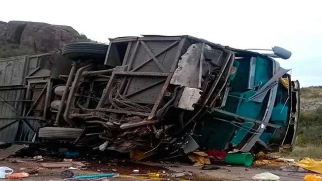 Argentina decretó dos días de duelo nacional por accidente de bús que dejó 15 muertos