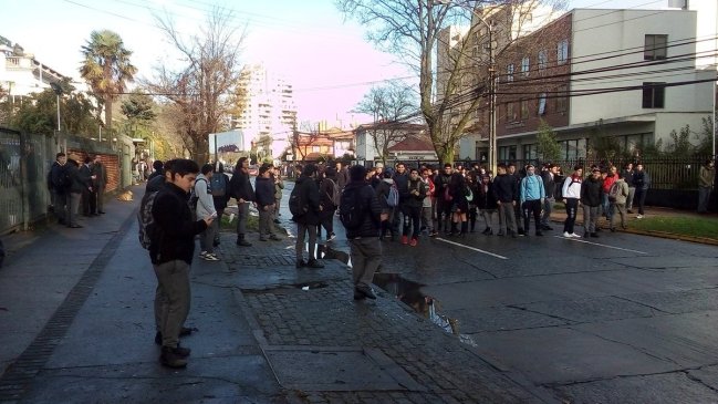 Estudiantes de emblemático liceo de Concepción protestan por malas condiciones
