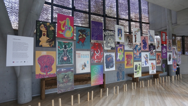 Inauguran exposición de afiches en homenaje a los 100 años de Violeta Parra