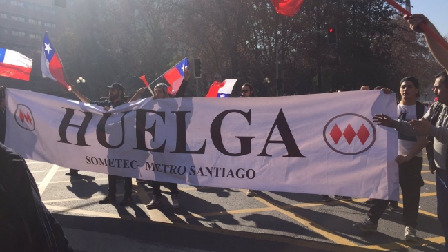 Trabajadores técnicos protestaron en estación Moneda del Metro de Santiago