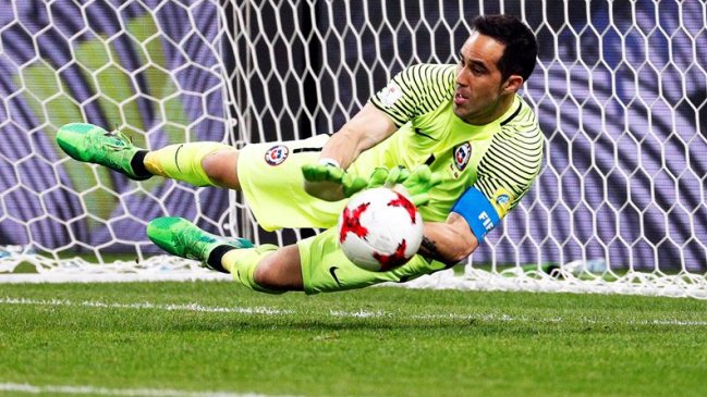 La campaña de Claudio Bravo: De las críticas en Inglaterra a la reivindicación en Rusia