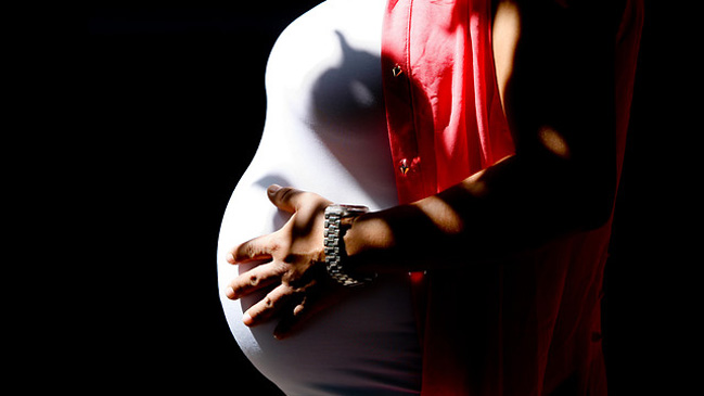 Brasil: Bebé está grave luego de ser herido por bala perdida en el vientre de su madre