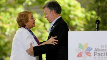 Juan Manuel Santos le deseó a Michelle Bachelet que Chile gane la Copa Confederaciones