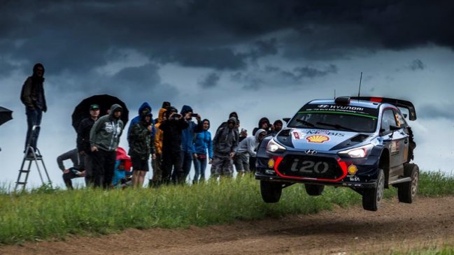 Neuville se benefició del abandono de Tanak y triunfó en el Rally de Polonia