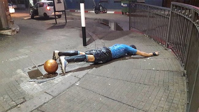 La estatua de Luis Suárez en Uruguay fue vandalizada