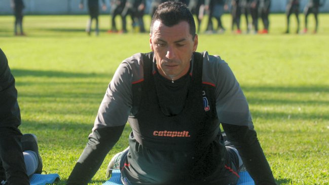 Esteban Paredes presentó problemas en una de sus rodillas en la pretemporada de Colo Colo