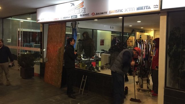 Robo afectó a tienda de ski en Colina