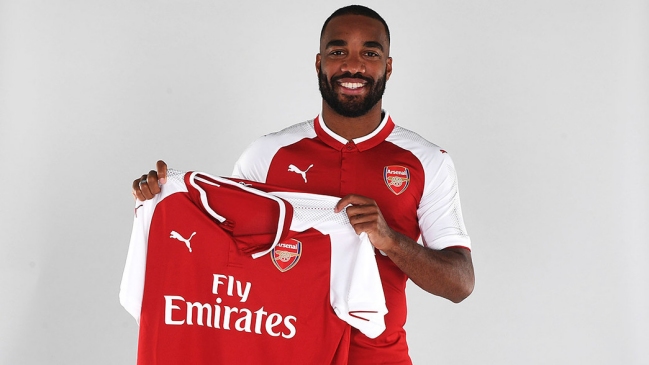 Arsenal contrató al delantero francés Alexander Lacazette