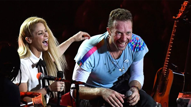 Chris Martin sorprende cantando en español junto a Shakira