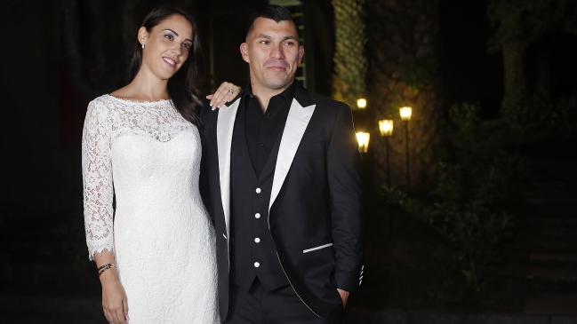 Gary Medel contestó críticas de Sergio Melnick por su matrimonio: 