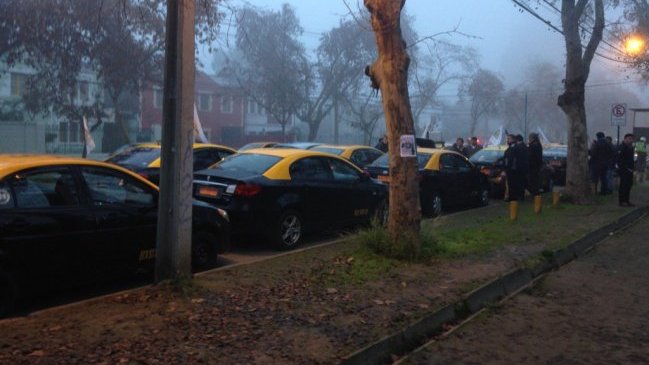 Taxistas se manifiestan en diferentes ciudades del país contra Uber y Cabify