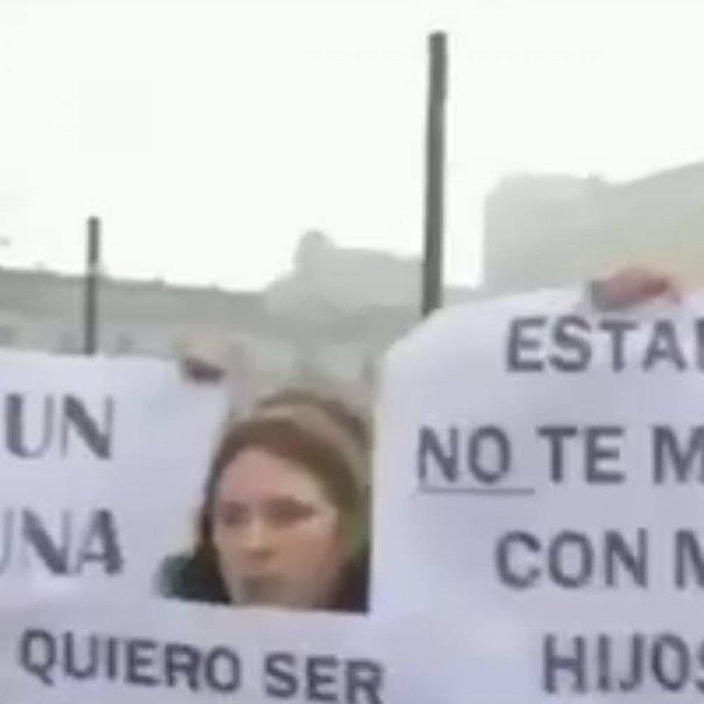 Mujer reclamaba contra la ideología de género sin saber qué era