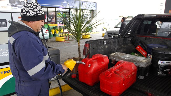 Este jueves bajan las bencinas, pero sube la parafina