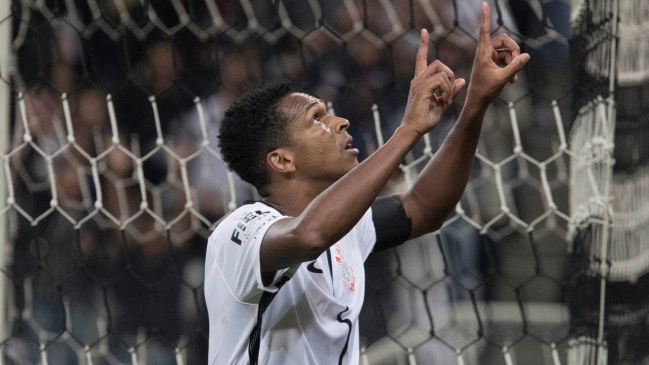 Corinthians empató con Paranaense y mantuvo 11 puntos de ventaja en Brasil