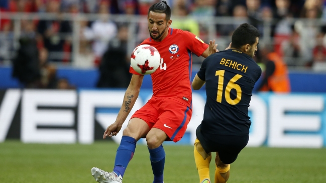 Mauricio Isla emprendió rumbo a Turquía para cerrar su fichaje en Fenerbahce