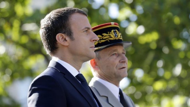 Jefe del Ejército francés renunció tras enfrentarse a Macron por presupuesto
