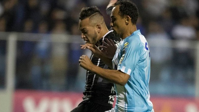 Corinthians se enredó con Avaí y redujo su ventaja en el Brasileirao