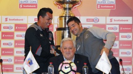 El cara a cara de Esteban Paredes y Cristián Alvarez en un anticipo de la Supercopa