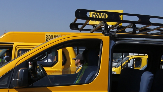 Dan de alta a niña de siete años atropellada por furgón escolar en Ñuñoa