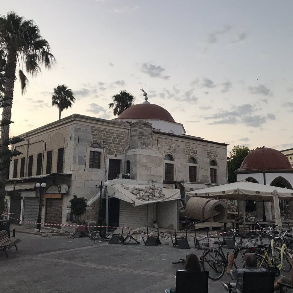 Al menos dos muertos tras terremoto en Turquía