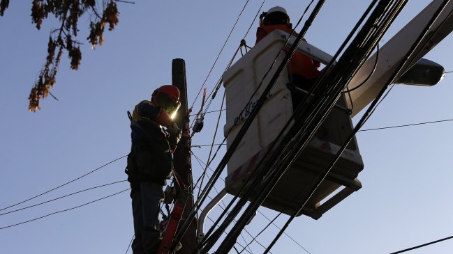 Alcaldes piden mediación del Sernac para que Enel compense a todos los clientes afectados