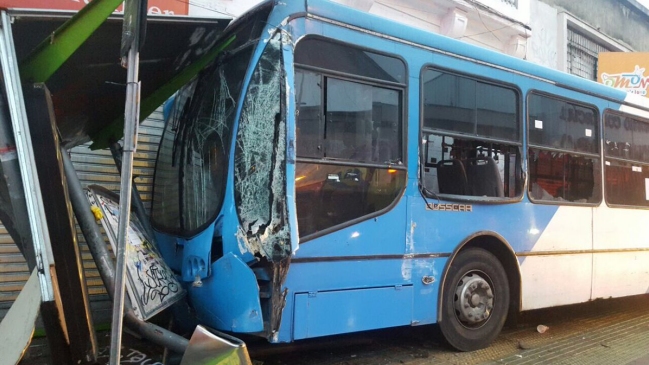 Colisión múltiple dejó heridos y tránsito suspendido en Alameda