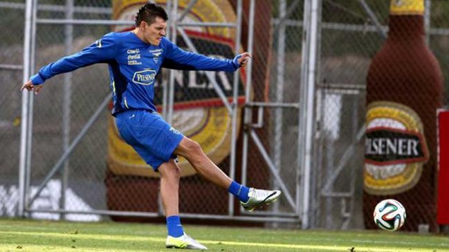 El delantero Carlos Garcés quedó fuera de la selección ecuatoriana por una lesión