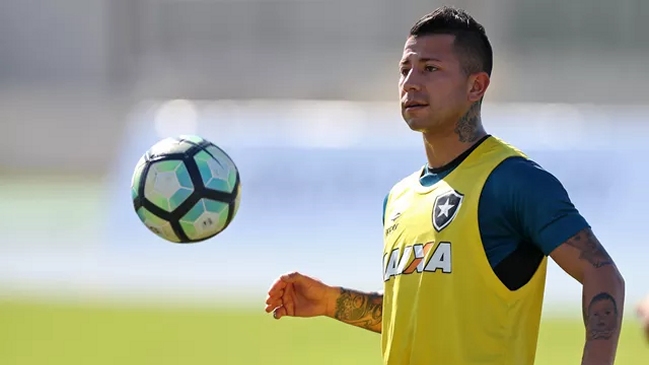 Presidente de Botafogo confía en que Leonardo Valencia podrá estrenarse el sábado