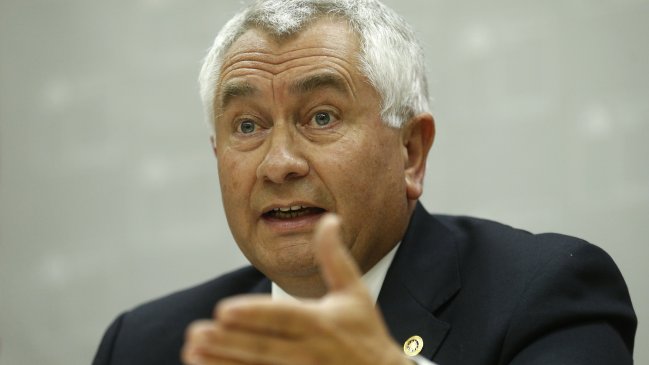 Ex presidente del Colegio Médico se sumó al comando de Piñera