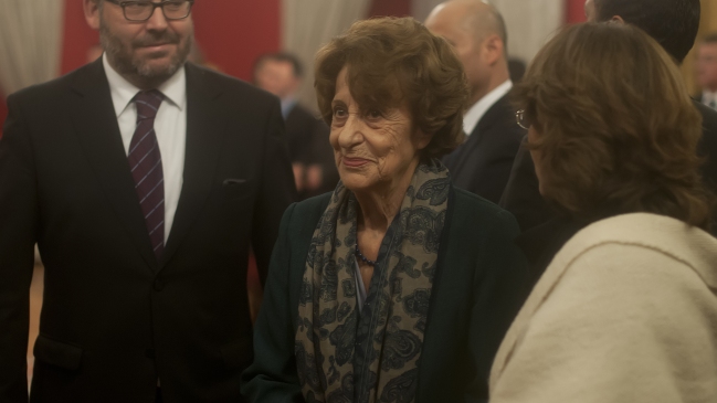 Madre de Michelle Bachelet firmará por Alejandro Guillier