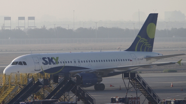 Avión de Sky aterrizó de emergencia en el aeródromo de Concón
