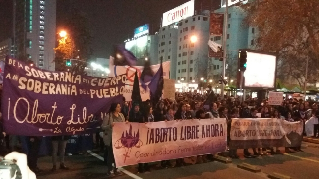 Multitudinaria marcha por el aborto 