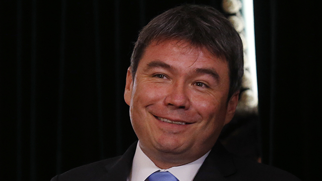 Ministro del Medioambiente: El suelo de Til Til es el ideal para este tipo de rellenos