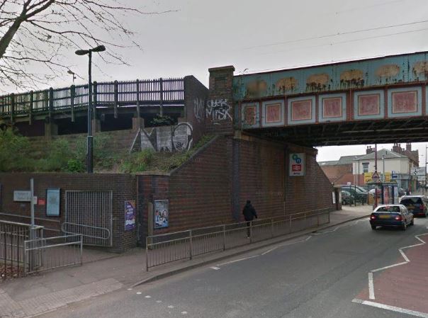 Una joven fue violada dos veces en una noche en Inglaterra