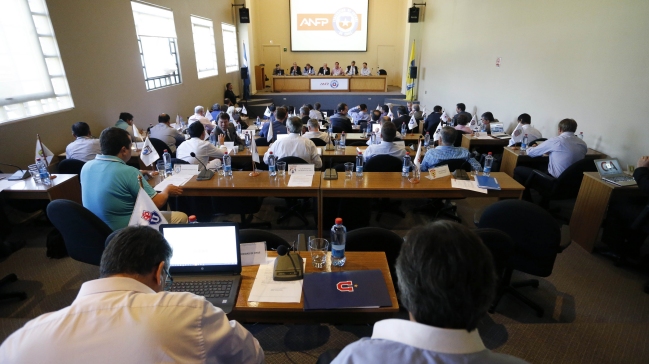 Fiscalía Económica investiga posible colusión en el fútbol chileno