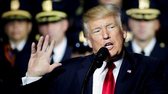 Trump presiona a los senadores republicanos para otra votación sobre el Obamacare