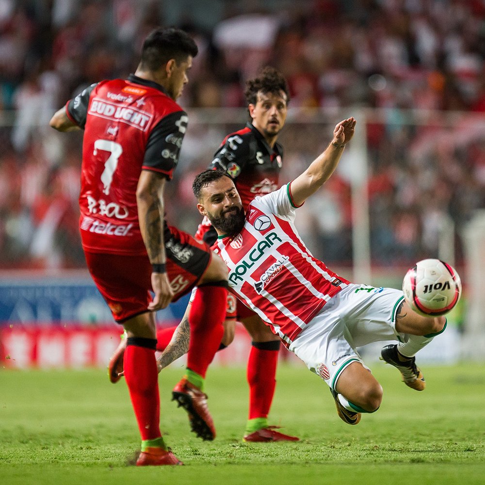 Gallegos y Lichnovsky celebraron triunfo de Necaxa ante Tijuana