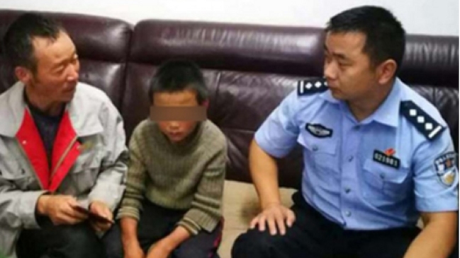 Niño de 10 años sobrevivió casi un mes alimentándose de carne de serpiente