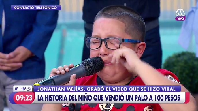La emoción de Mario, el niño que vendió un palo a 100 pesos