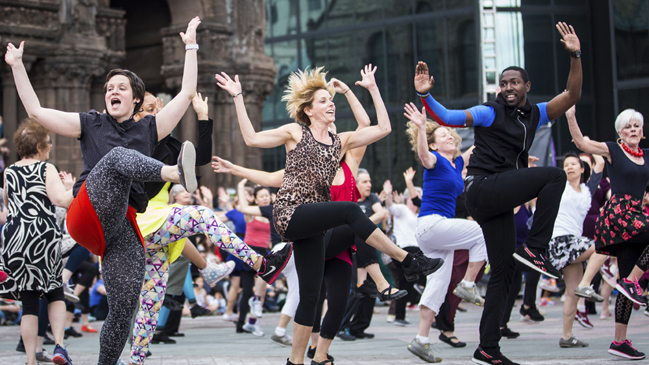 Santiago a Mil celebra 25 años con obra que tiene al público como protagonista