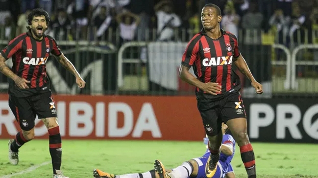 Esteban Pavez debutó en ajustada victoria de Atlético Paranaense sobre Vasco da Gama