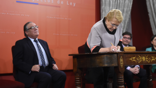 Presidenta defendió la cuestionada creación de nuevas notarías