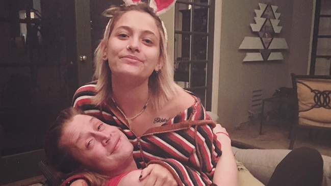 Paris Jackson y Macaulay Culkin unidos por un misterioso tatuaje